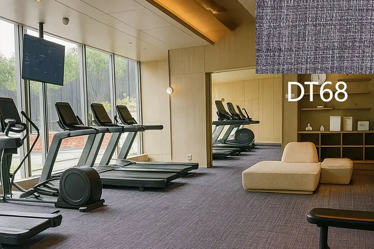 ジムと遊び場の自然